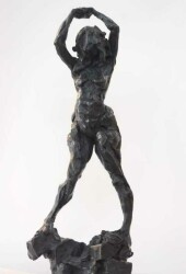 Canadian artist Richard Tosczak captures the beauty and elegance of the human form in his sculptures.